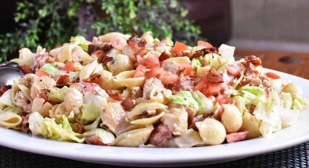 Итальянский салат с макаронами и ветчиной: рецепт с фото