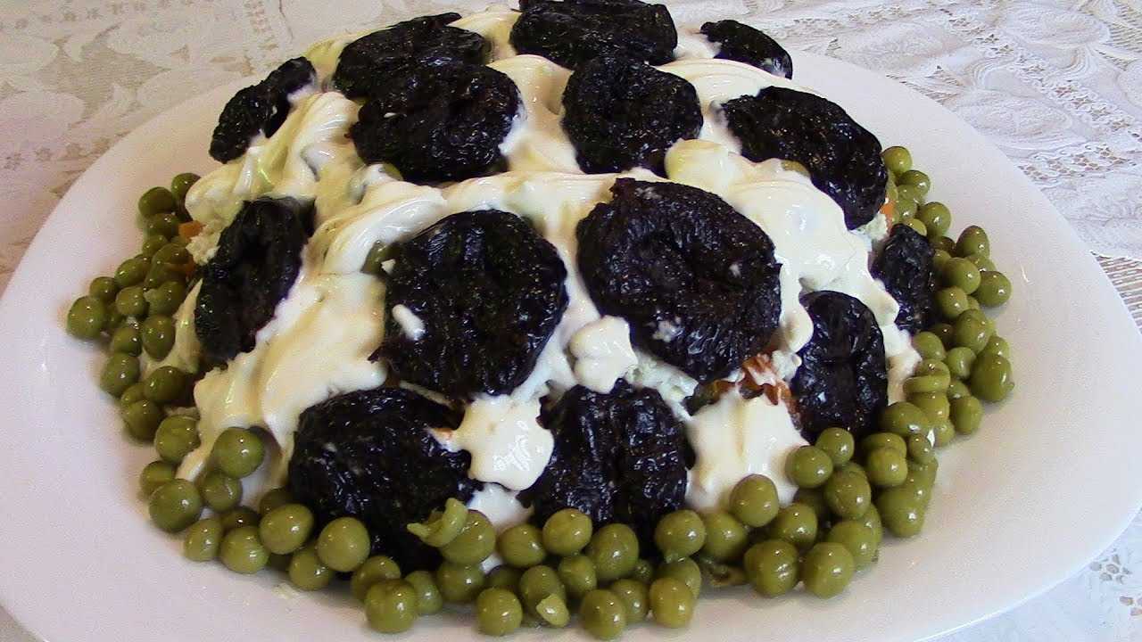 Салат с черносливом и грецким орехом - пошаговые рецепты приготовления с курицей, говядиной и индейкой