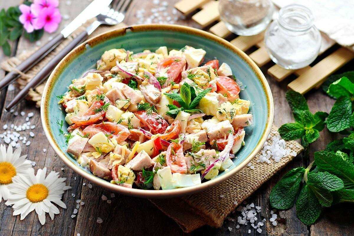 Салат с сыром и помидорами – пошаговые рецепты с фото